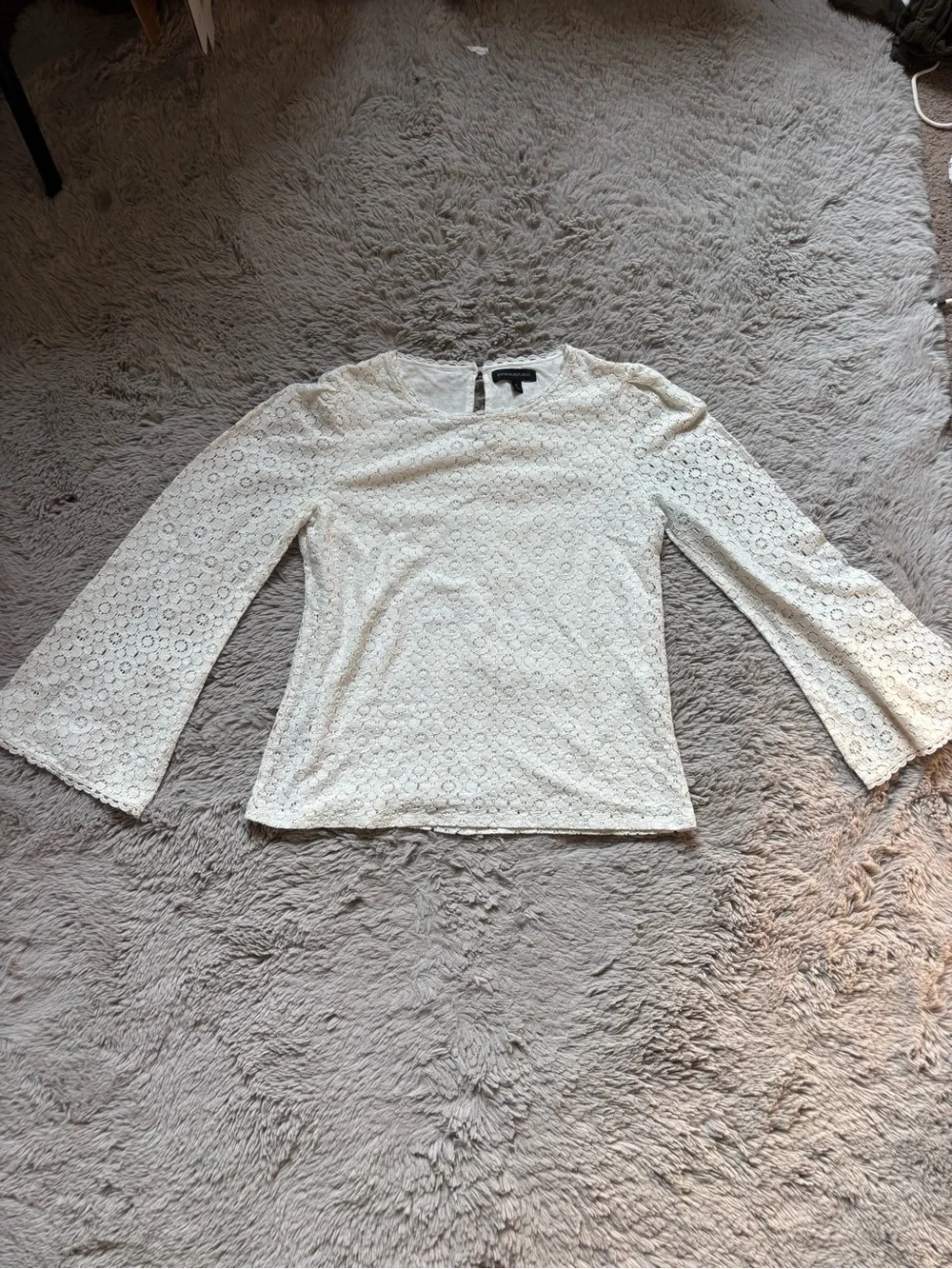 Banana Republic Off white lace Blouse with Bell Sleeve size Medium